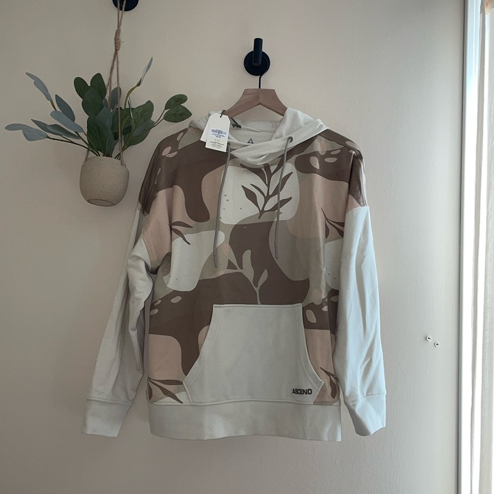 NWT Ascend Hoodie, size medium